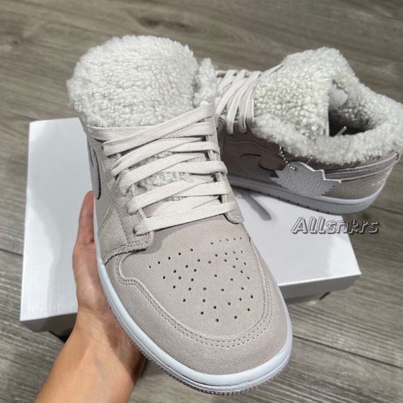 Air Jordan 1 Low Sherpa Fleece Women’s - Picture 2 of 10